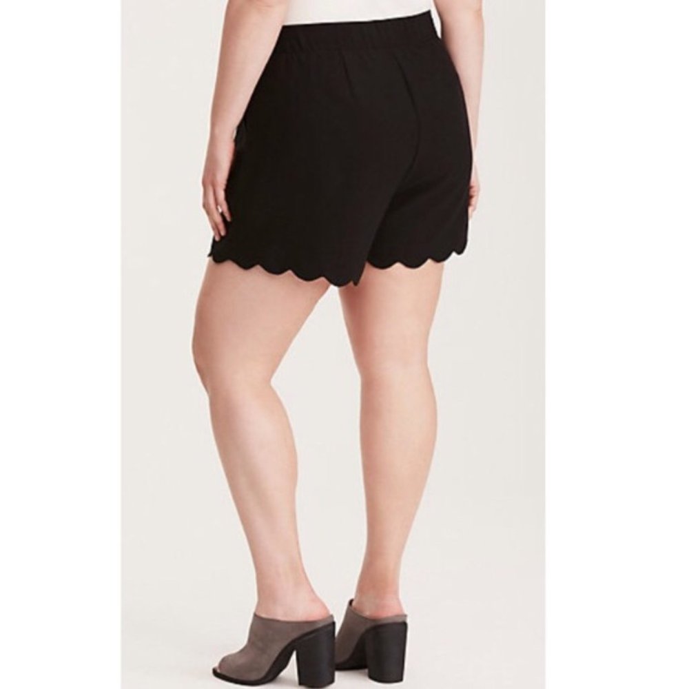 Torrid Black Scalloped Hem Shorts ~ 12 - Picture 2 of 5